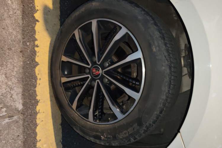 Used Roewe i5 2020 1.5L Automatic 4G Connect Luxury Flagship Edition Right Front Wheel Hub