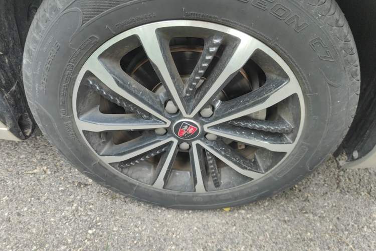 Used Roewe i5 2020 1.5L Automatic 4G Connect Luxury Flagship Edition Right Front Wheel Hub