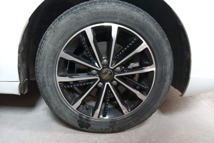 Used Roewe i5 2020 1.5L Automatic 4G Connected Leading Intelligent Driving Edition Right Front Wheel Hub