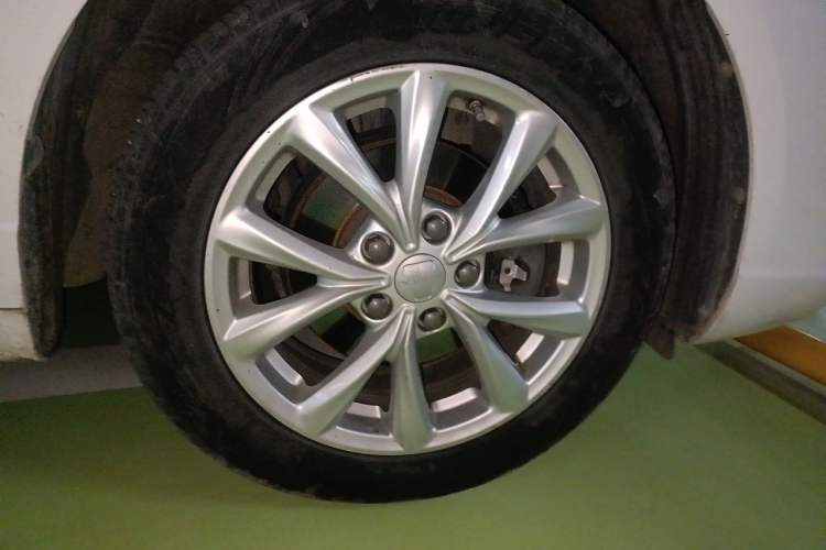 Used Roewe i5 2020 1.5L Manual 4G Connect Luxury Edition Right Front Wheel Hub