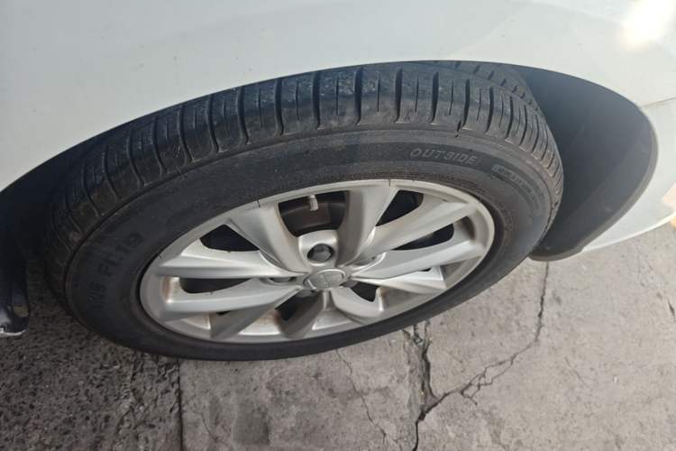 Used Roewe i5 2020 1.5L Automatic 4G Connected Linghao Edition Right Front Wheel Hub