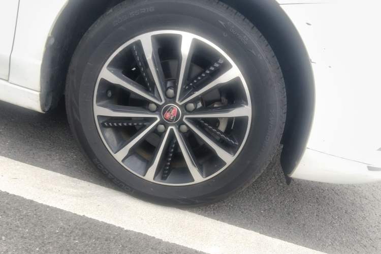 Used Roewe i5 2020 1.5L Automatic 4G Connect Luxury Flagship Edition Right Front Wheel Hub