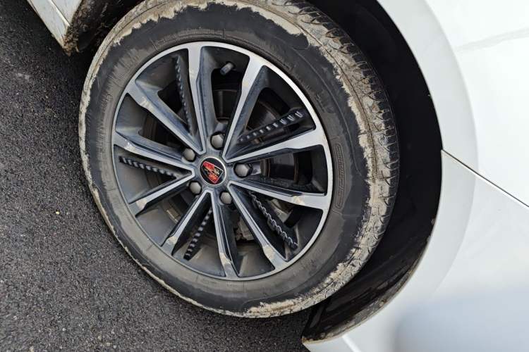 Used Roewe i5 2020 1.5L Automatic 4G Connect Luxury Flagship Edition Right Front Wheel Hub