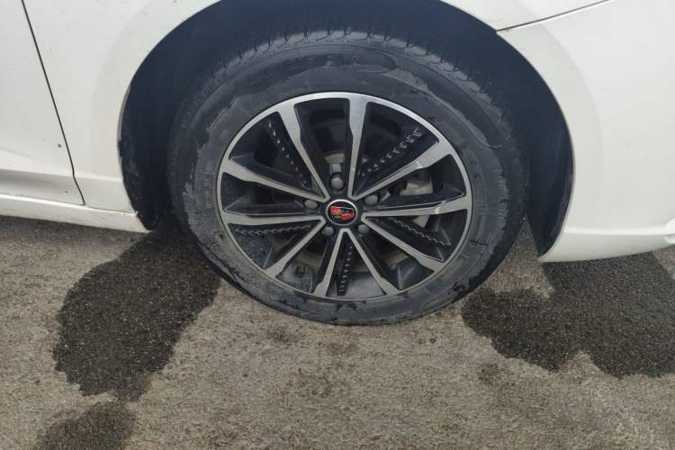 Used Roewe i5 2020 1.5L Automatic 4G Connect Luxury Flagship Edition Right Front Wheel Hub