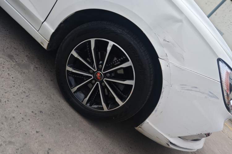 Used Roewe i5 2020 1.5L Automatic 4G Connect Luxury Flagship Edition Right Front Wheel Hub