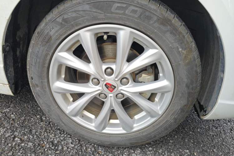 Used Roewe i5 2020 1.5L Automatic 4G Connected Linghao Edition Right Front Wheel Hub