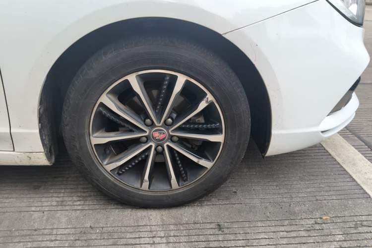 Used Roewe i5 2020 1.5L Automatic 4G Connect Luxury Flagship Edition Right Front Wheel Hub