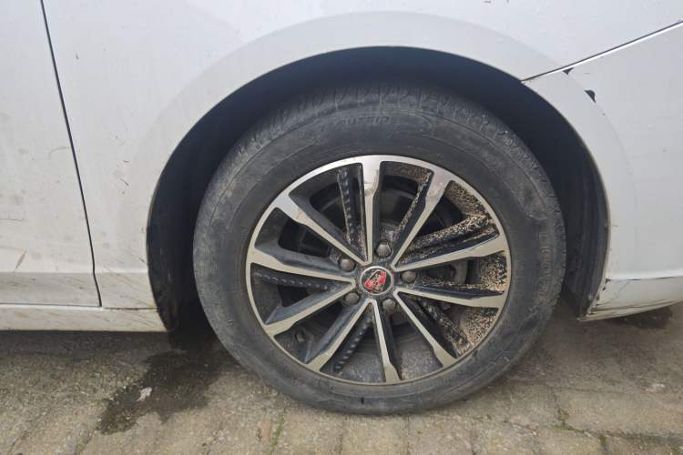 Used Roewe i5 2020 1.5L Automatic 4G Connect Luxury Flagship Edition Right Front Wheel Hub