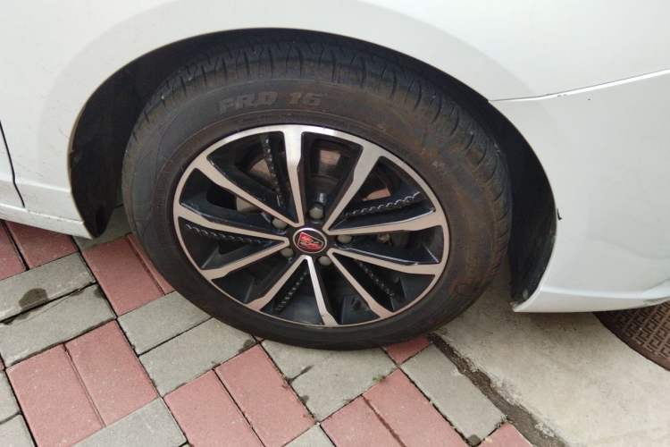 Used Roewe i5 2020 1.5L Manual 4G Connect Leehao Flagship Edition Right Front Wheel Hub
