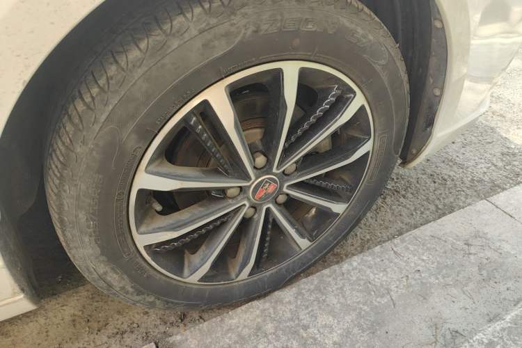 Used Roewe i5 2020 1.5L Automatic 4G Connect Luxury Flagship Edition Right Front Wheel Hub