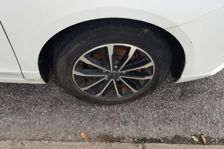 Used Roewe i5 2020 1.5L Automatic 4G Connect Luxury Flagship Edition Right Front Wheel Hub