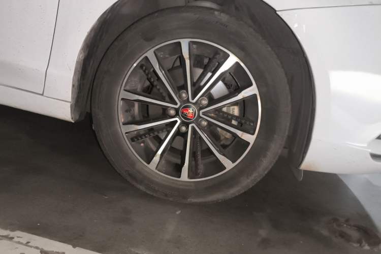 Used Roewe i5 2020 1.5L Automatic 4G Connect Luxury Flagship Edition Right Front Wheel Hub