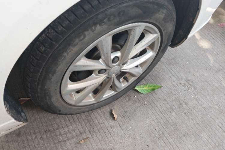 Used Roewe i5 2020 1.5L Automatic 4G Connected Linghao Edition Right Front Wheel Hub