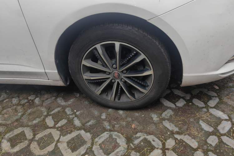 Used Roewe i5 2020 1.5L Automatic 4G Connect Luxury Flagship Edition Right Front Wheel Hub