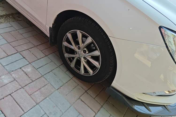 Used Roewe i5 2020 1.5L Manual 4G Connect Luxury Edition Right Front Wheel Hub