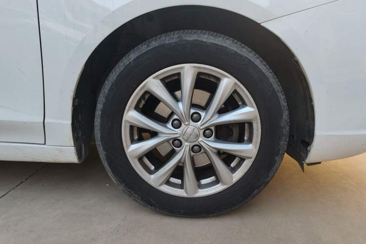 Used Roewe i5 2020 1.5L Manual 4G Connect Luxury Edition Right Front Wheel Hub