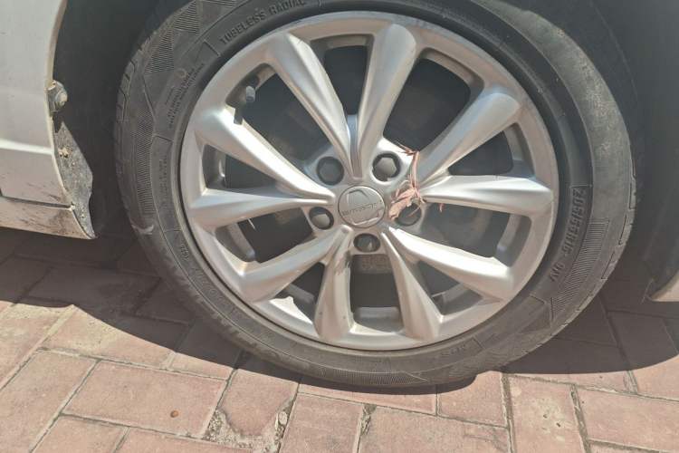 Used Roewe i5 2020 1.5L Automatic 4G Connected Linghao Edition Right Front Wheel Hub