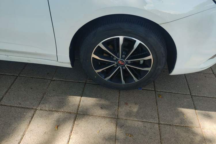 Used Roewe i5 2020 1.5L Automatic 4G Connect Luxury Flagship Edition Right Front Wheel Hub