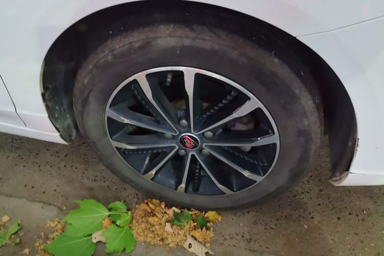 Used Roewe i5 2020 1.5L Automatic 4G Connect Luxury Flagship Edition Right Front Wheel Hub