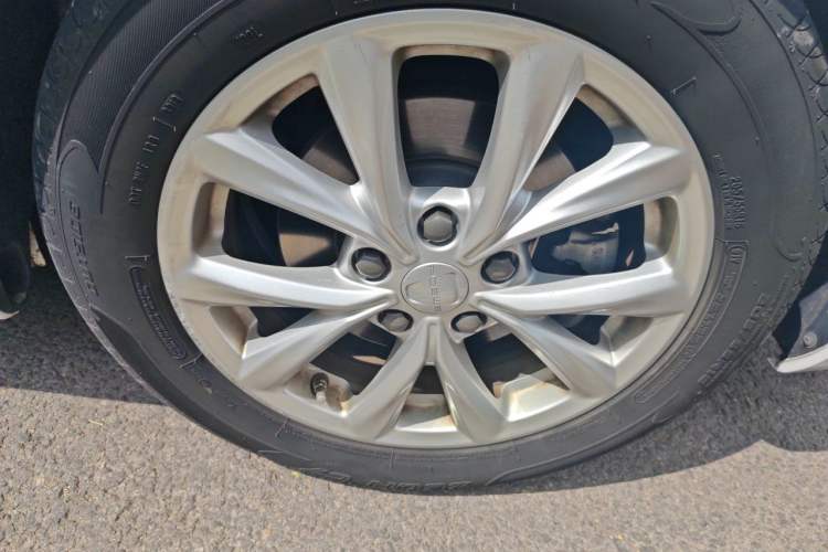 Used Roewe i5 2020 1.5L Automatic 4G Connected Linghao Edition Right Front Wheel Hub