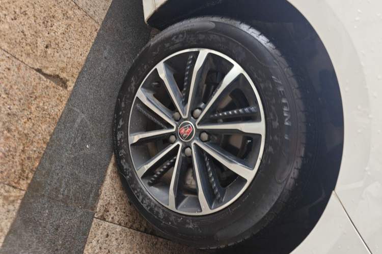 Used Roewe i5 2020 1.5L Automatic 4G Connect Luxury Flagship Edition Right Front Wheel Hub