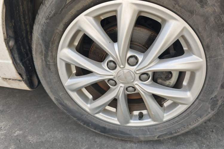 Used Roewe i5 2020 1.5L Automatic 4G Connected Linghao Edition Right Front Wheel Hub