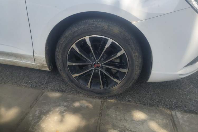 Used Roewe i5 2020 1.5L Automatic 4G Connect Luxury Flagship Edition Right Front Wheel Hub