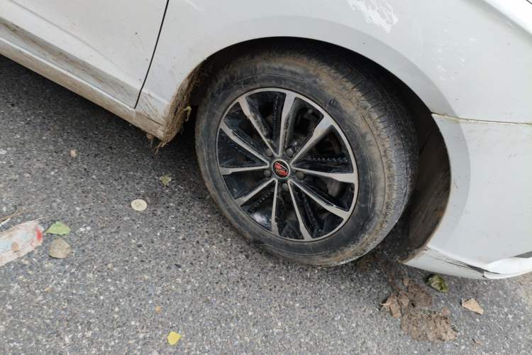 Used Roewe i5 2020 1.5L Automatic 4G Connect Luxury Flagship Edition Right Front Wheel Hub