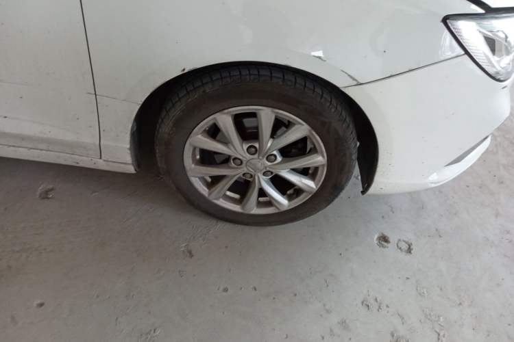 Used Roewe i5 2020 1.5L Manual 4G Connect Luxury Edition Right Front Wheel Hub