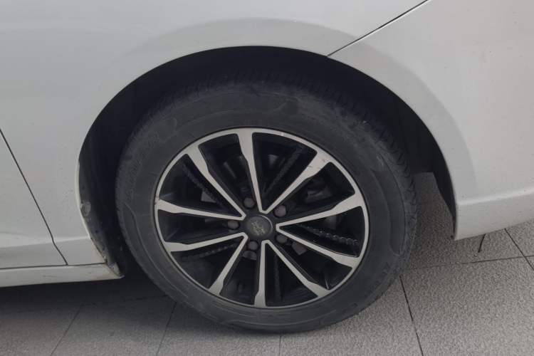 Used Roewe i5 2020 1.5L Automatic 4G Connect Luxury Flagship Edition Right Front Wheel Hub