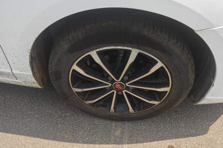 Used Roewe i5 2020 1.5L Automatic 4G Connect Luxury Flagship Edition Right Front Wheel Hub