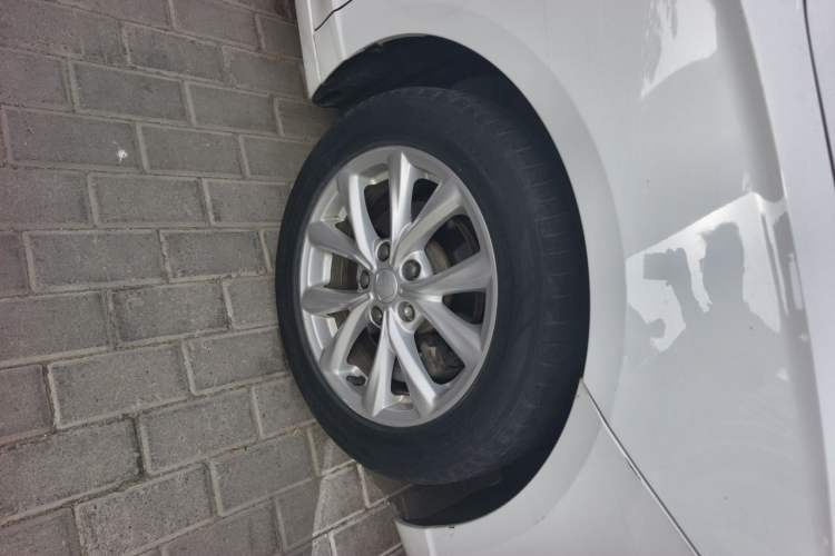 Used Roewe i5 2020 1.5L Manual 4G Connect Luxury Edition Right Front Wheel Hub