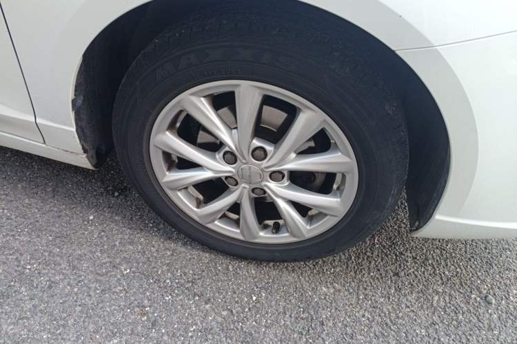 Used Roewe i5 2020 1.5L Manual 4G Connect Luxury Edition Right Front Wheel Hub
