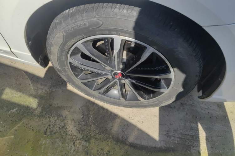 Used Roewe i5 2020 1.5L Automatic 4G Connect Luxury Flagship Edition Right Front Wheel Hub