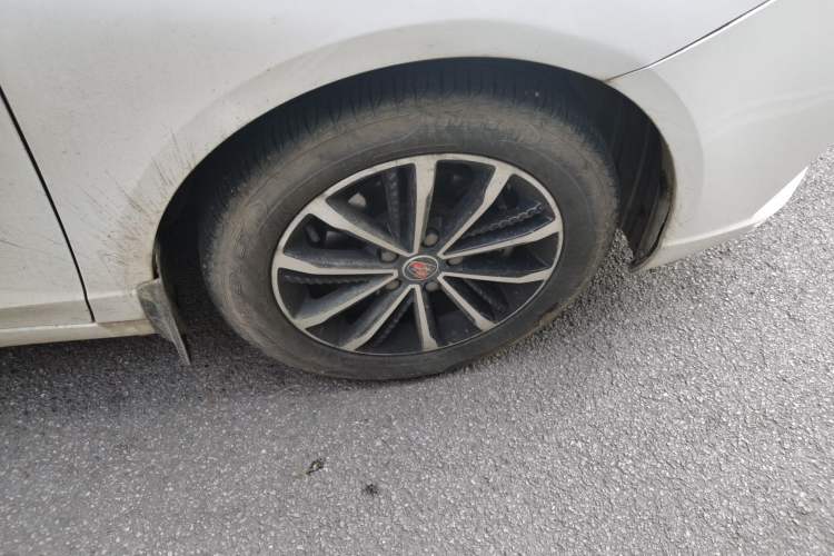 Used Roewe i5 2020 1.5L Automatic 4G Connect Luxury Flagship Edition Right Front Wheel Hub