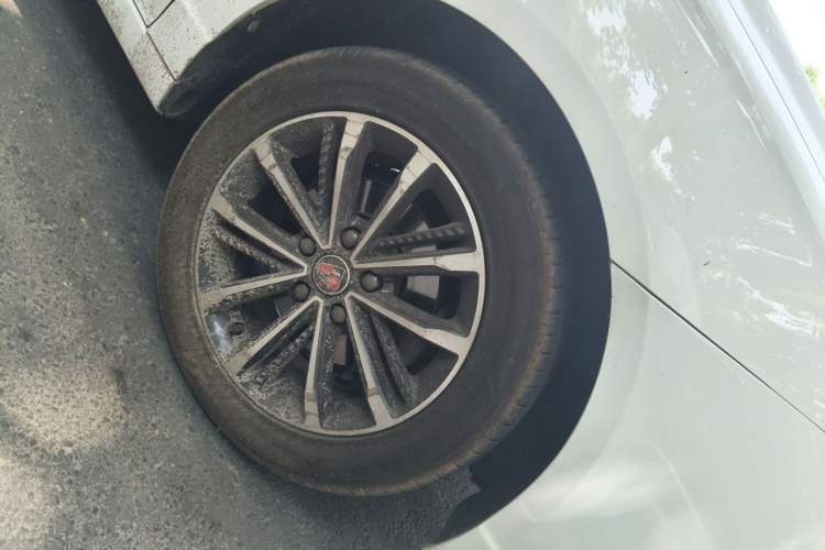Used Roewe i5 2020 1.5L Manual 4G Connect Leehao Flagship Edition Right Front Wheel Hub