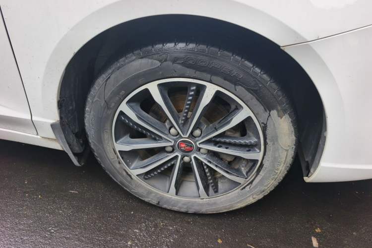 Used Roewe i5 2020 1.5L Automatic 4G Connect Luxury Flagship Edition Right Front Wheel Hub