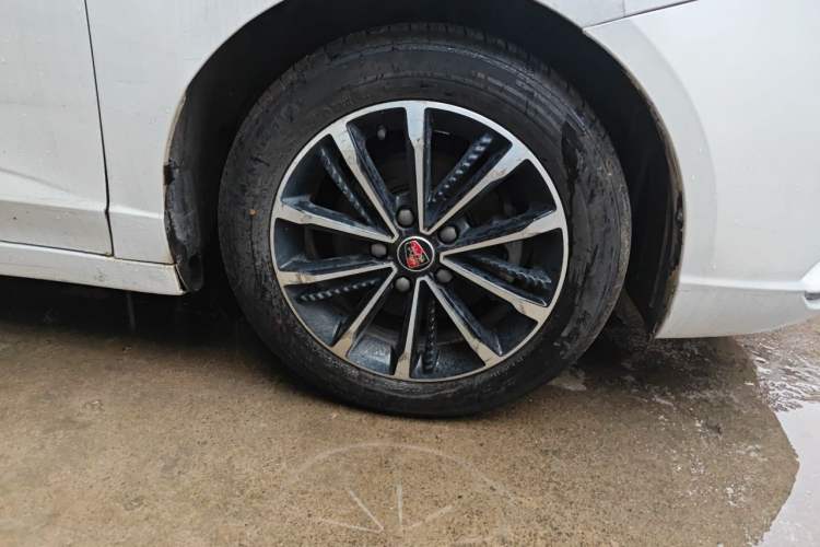 Used Roewe i5 2020 1.5L Automatic 4G Connect Luxury Flagship Edition Right Front Wheel Hub
