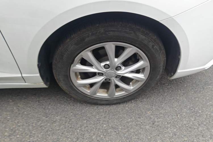 Used Roewe i5 2020 1.5L Automatic 4G Connected Linghao Edition Right Front Wheel Hub