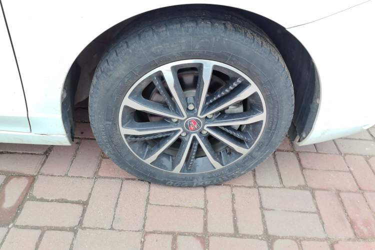 Used Roewe i5 2020 1.5L Automatic 4G Connect Luxury Flagship Edition Right Front Wheel Hub