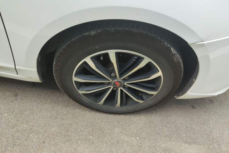 Used Roewe i5 2020 1.5L Automatic 4G Connect Luxury Flagship Edition Right Front Wheel Hub