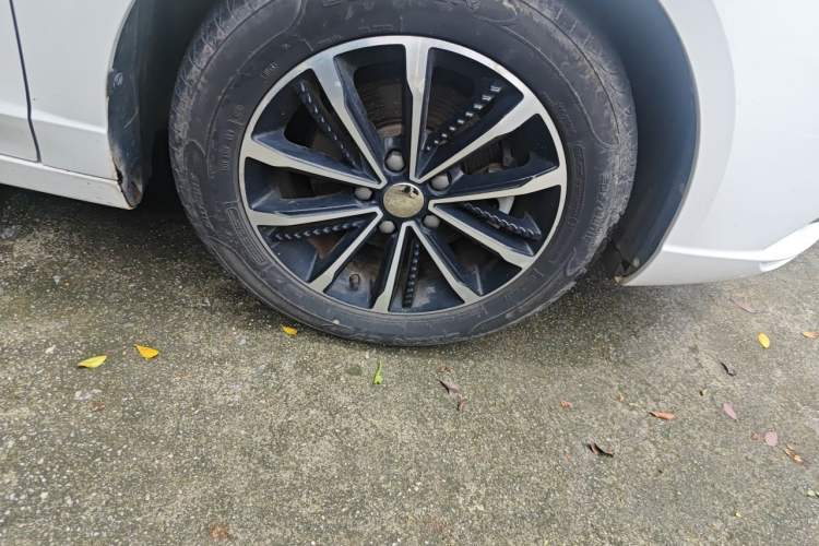 Used Roewe i5 2020 1.5L Automatic 4G Connect Luxury Flagship Edition Right Front Wheel Hub