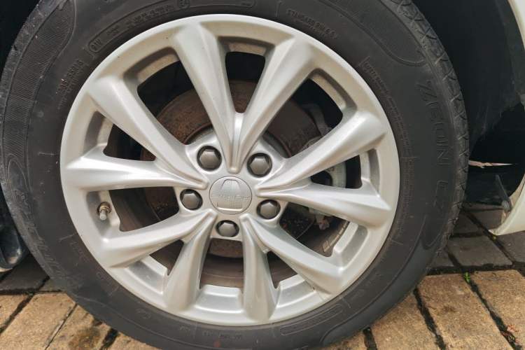 Used Roewe i5 2020 1.5L Automatic 4G Connected Linghao Edition Right Front Wheel Hub