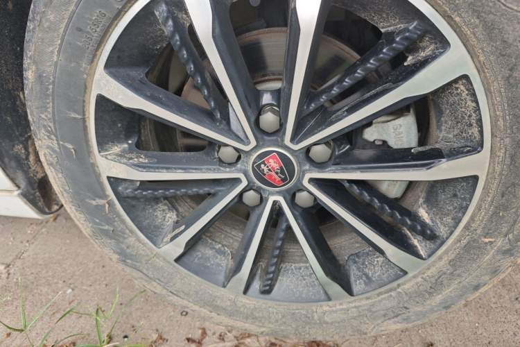 Used Roewe i5 2020 1.5L Automatic 4G Connect Luxury Flagship Edition Right Front Wheel Hub