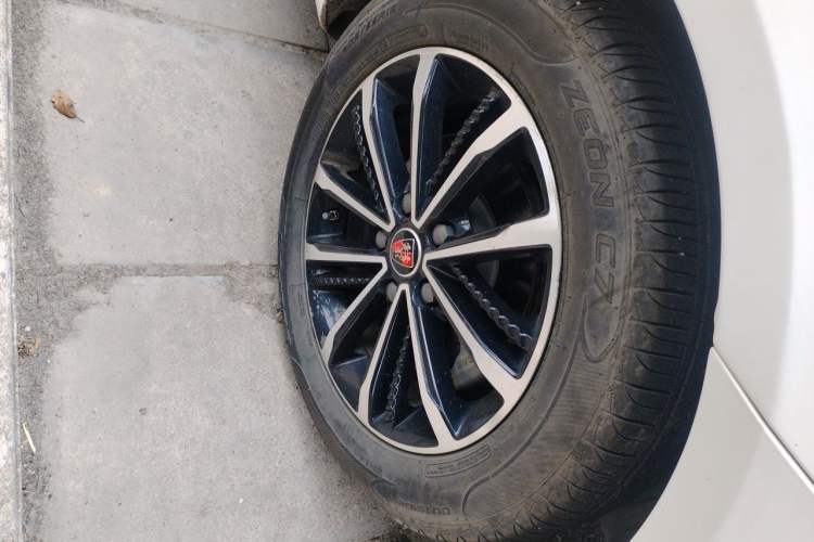 Used Roewe i5 2020 1.5L Automatic 4G Connect Luxury Flagship Edition Right Front Wheel Hub