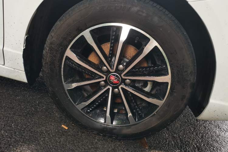 Used Roewe i5 2020 1.5L Automatic 4G Connected Linghao Edition Right Front Wheel Hub