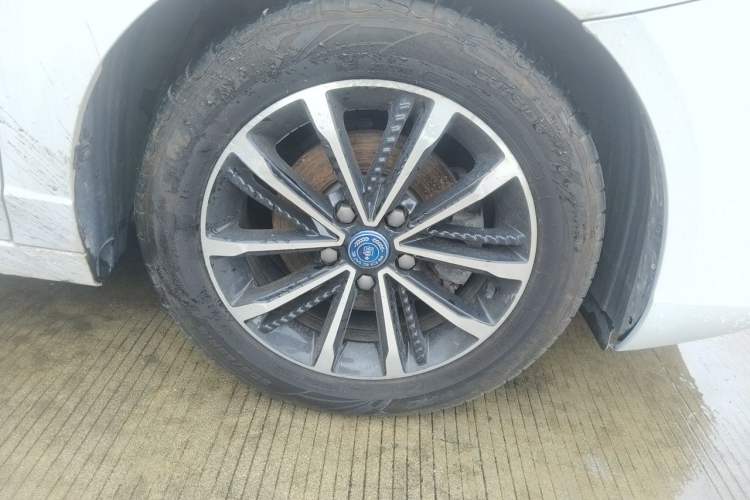Used Roewe i5 2020 1.5L Automatic 4G Connect Luxury Flagship Edition Right Front Wheel Hub
