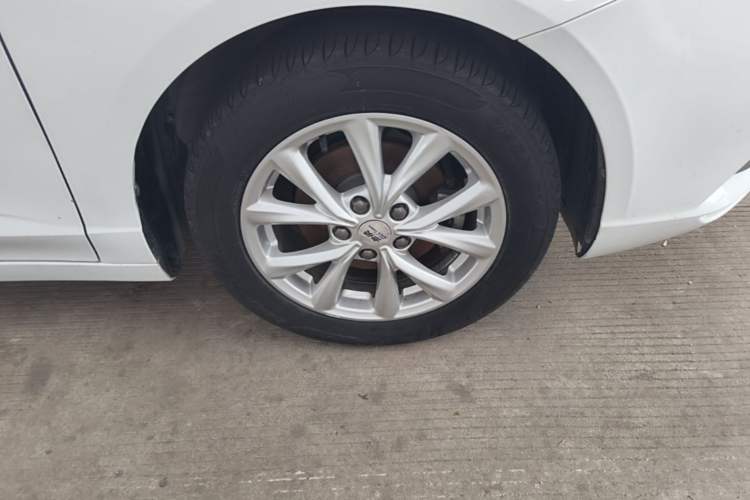 Used Roewe i5 2020 1.5L Automatic 4G Connected Linghao Edition Right Front Wheel Hub
