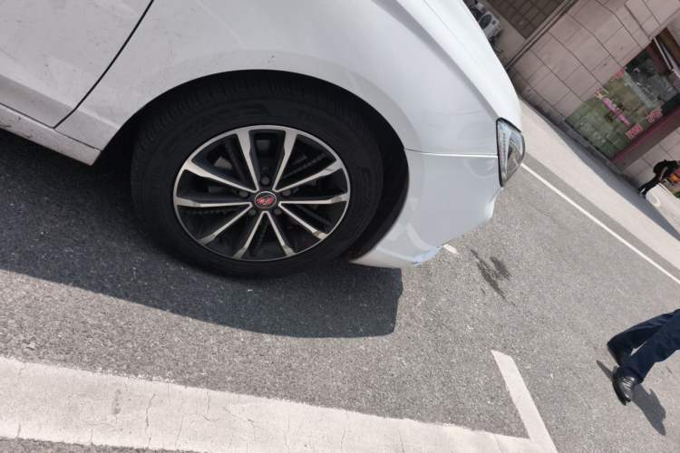Used Roewe i5 2020 1.5L Automatic 4G Connect Luxury Flagship Edition Right Front Wheel Hub