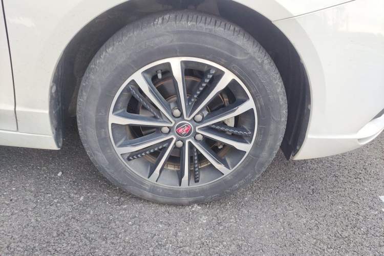 Used Roewe i5 2020 1.5L Automatic 4G Connect Luxury Flagship Edition Right Front Wheel Hub